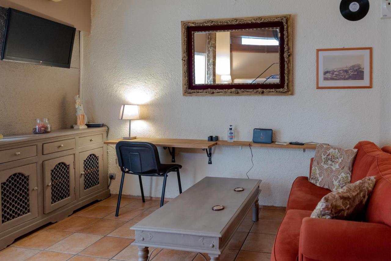 The Heart Of Plaka Apartment เอเธนส์ ภายนอก รูปภาพ