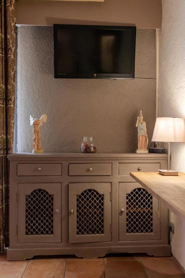 The Heart Of Plaka Apartment เอเธนส์ ภายนอก รูปภาพ